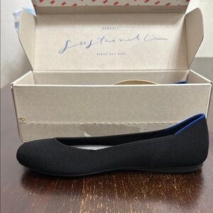Sustainable Women's Black Flats